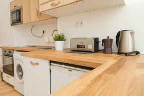 Central Danube 3BR, 2 Bathr Quiet Apt at Market Hall